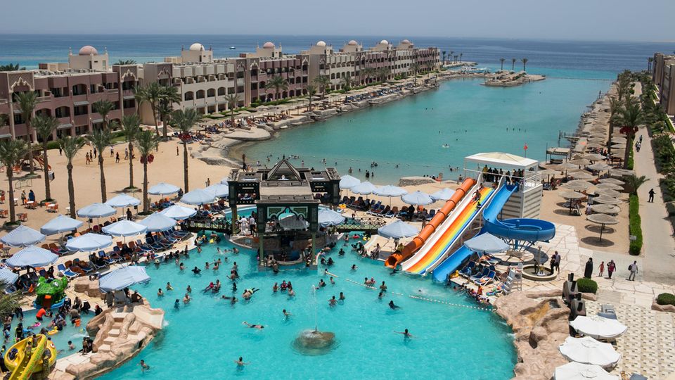 Hotelanlagen in Hurghada am Roten Meer in Ägypten: Am 15. Juli 2017 starben bei einer Messerattacke am Strand des Sunny Days El Palacio Resort & Spa (Foto) unter anderem zwei deutsche Frauen aus Niedersachsen.