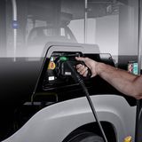 Der Mercedes eCitaro kann im Depot geladen werden