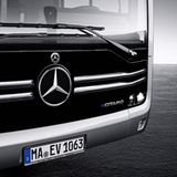 Der Kühlergrill hat einen großen Stern