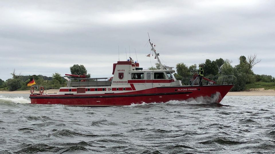 Feuerlöschboot "Alfons Frings" im Einsatz