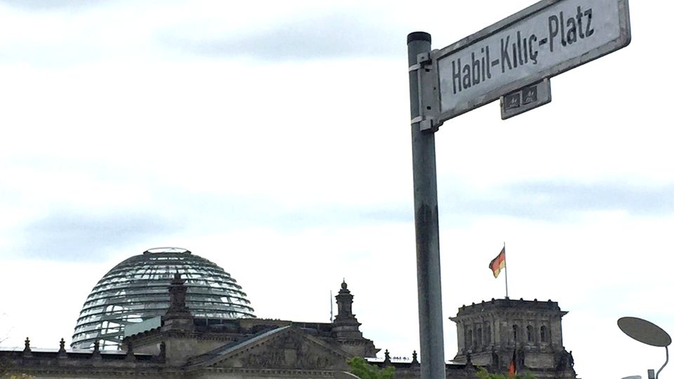 NSU-Opfer auf Straßenschildern: Aus dem Platz der Republik wird der "Habil-Kilic-Platz"