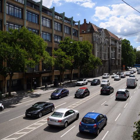 Autos am Neckartor in Stuttgart