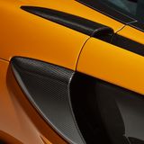 Die Luftkanäle helfen bei der Kühlung des Motors, der Bremsen und der Aerodynamik