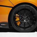 Die Bremsen haben das Konzept des Brake Boosters vom McLaren Senna