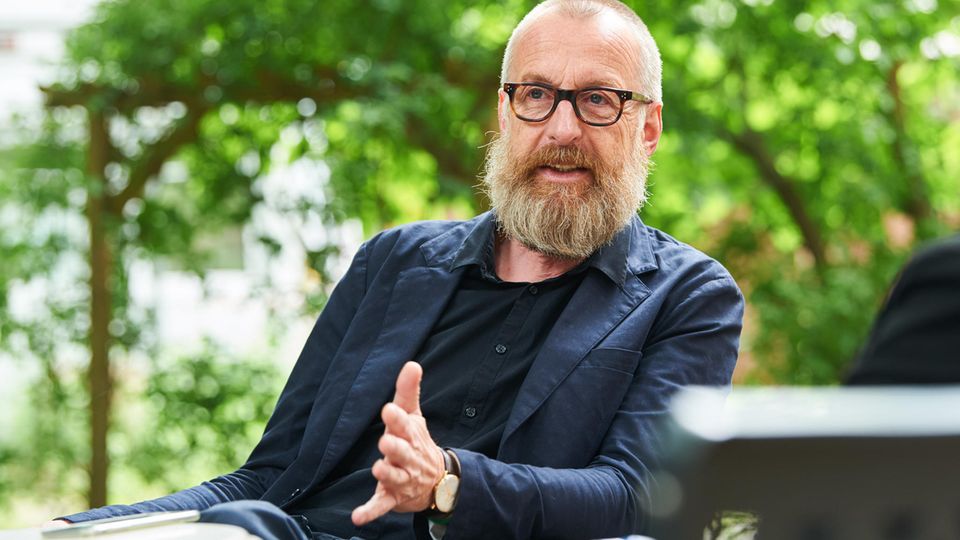 Ernst-Busch-Schule in Berlin Holger Zebu Kluth, Rektor der Ernst-Busch-Schule in Berlin
