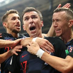 Mario Mandzukic (Mitte) schoss das entscheidende Tor für Kroatien gegen England im WM-Halbfinale