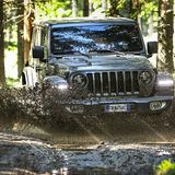 Der Jeep Wrangler kommt auch im Gelände klar