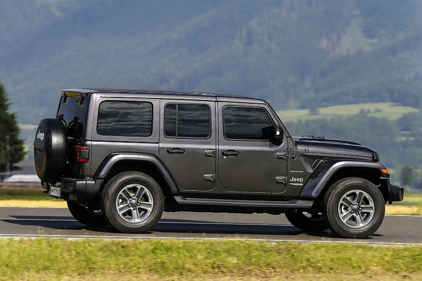 Der viertürige Jeep Wrangler ist 4,88 Meter lang