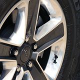 Bild 18: In den Felgen finden sich sogenannte Easter Eggs (Ostereier), wie diese skizzierte Silhouette