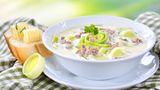 Nordrhein-Westfalen: Käse-Lauch-Suppe mit Hackfleisch  Hier geht's zum Rezept!