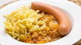 Baden-Württemberg: Schwäbische Linsen mit Spätzle und Saitenwürstchen  Hier geht's zum Rezept!