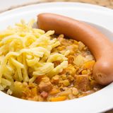 Baden-Württemberg: Schwäbische Linsen mit Spätzle und Saitenwürstchen  Hier geht's zum Rezept!