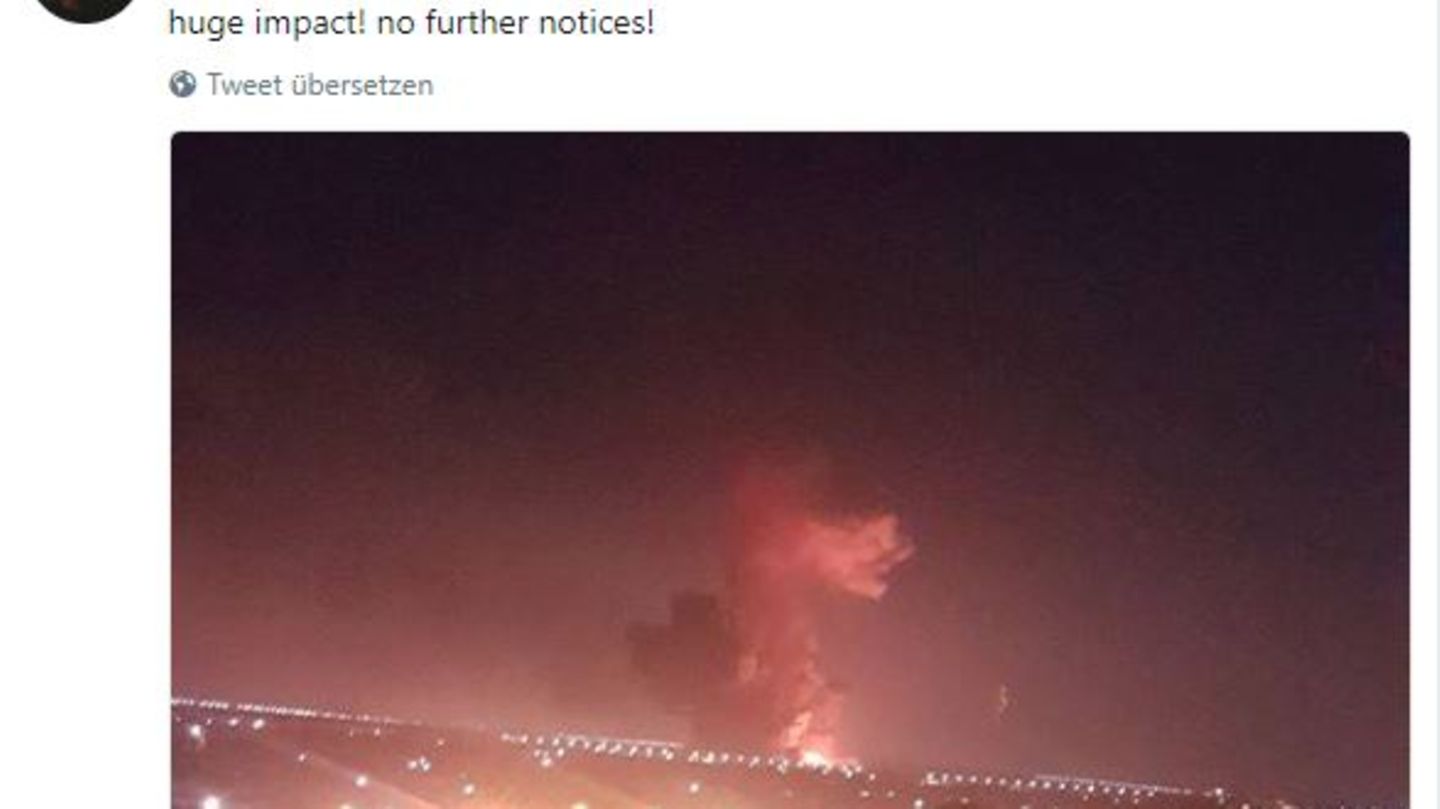 Ein Tweet von LaLaKdaho soll die Explosion zeigen, die sich nahe des Flughafens von Kairo ereignet hat