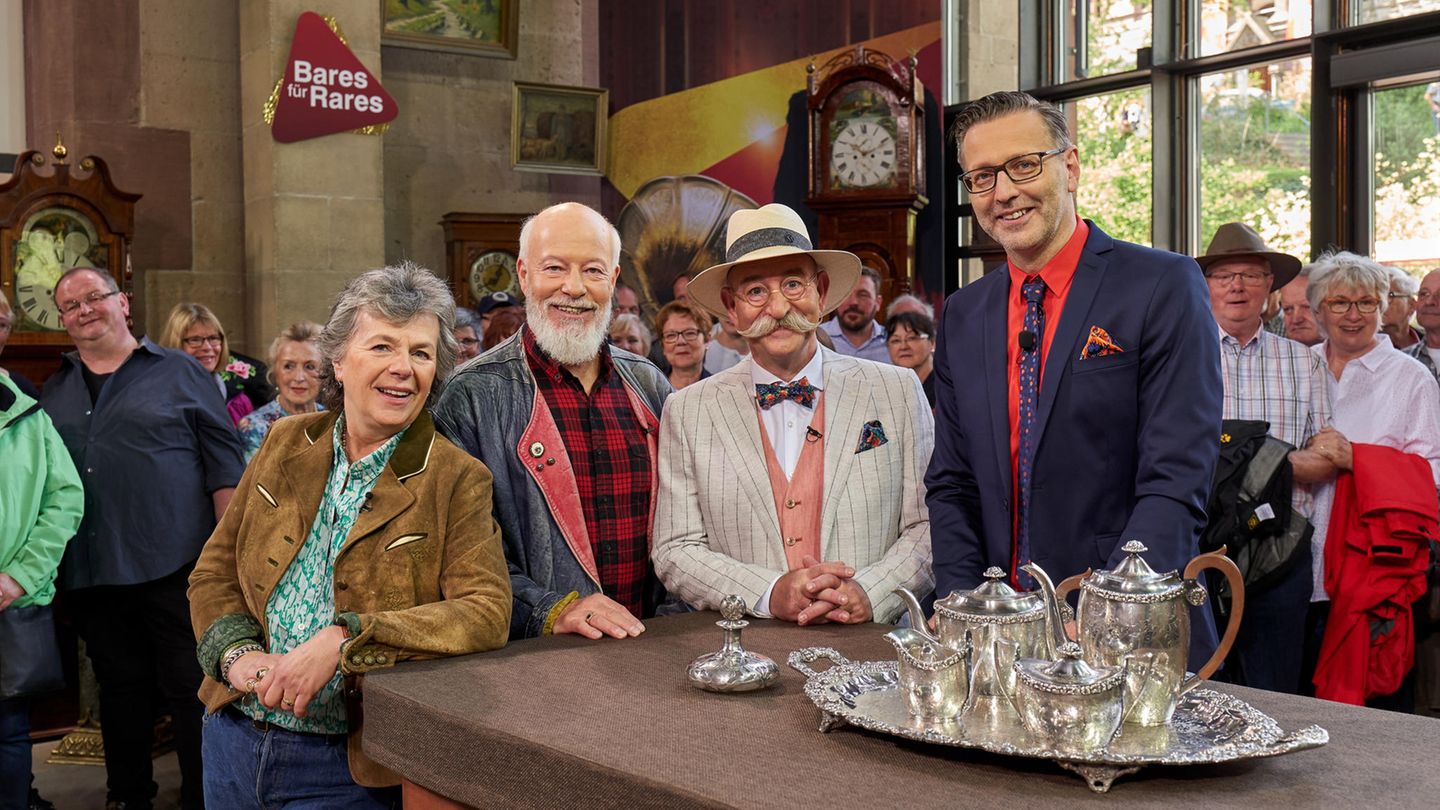 Das Schauspieler- und Comedian-Ehepaar Margie Kinsky und Bill Mockridge, "Bares für Rares"-Moderator Horst Lichter und Experte Detlev Kümmel (v. l.)