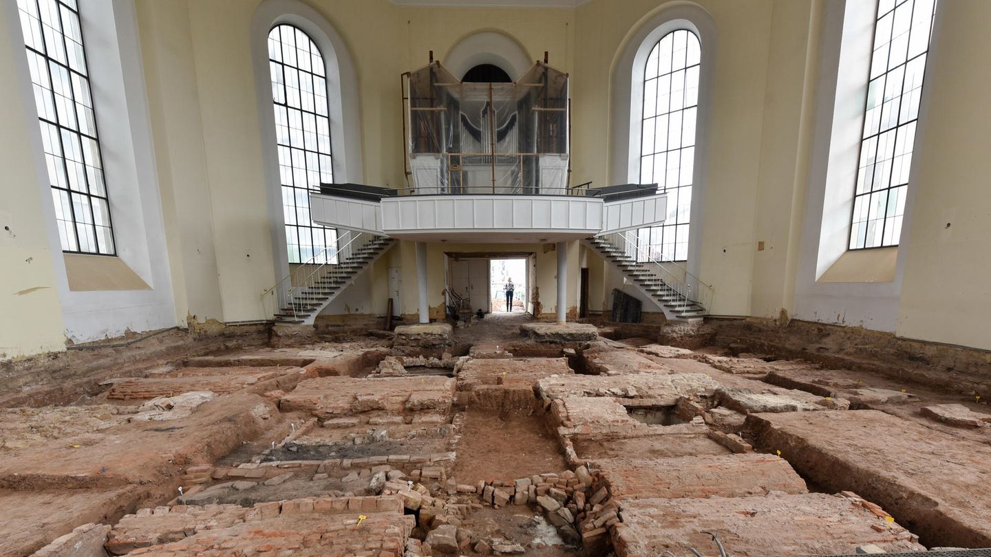 Gräber unter der Karlskirche in Kassel entdeckt