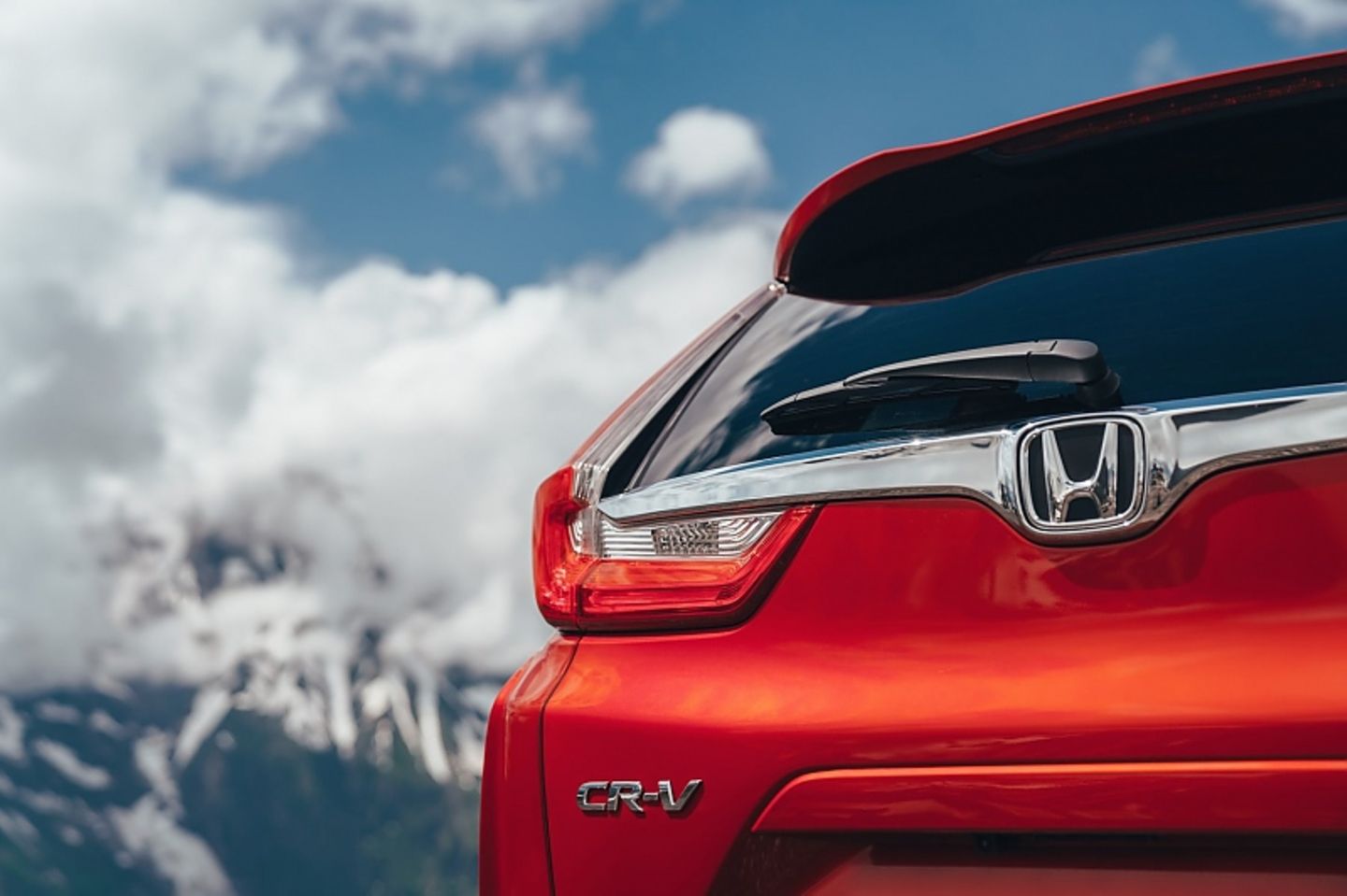 Honda CR-V 1.5 VTEC Turbo - eine neue Chromspange am Heck