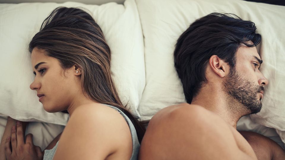Mitten im Liebesspiel wird der Penis schlapp - eine unangenehme Situation für beide Partner