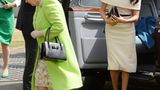 Meghan Markle trägt ein cremefarbenes Givenchy-Kleid
