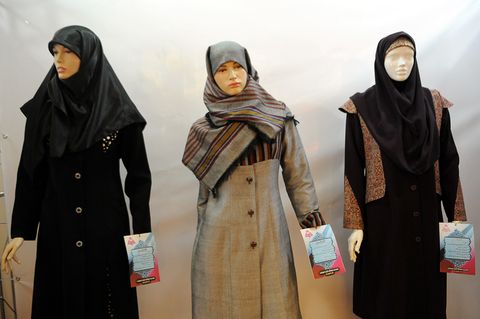 So sieht ein korrekt-islamischer Mantel für ein iranische Beamtin aus