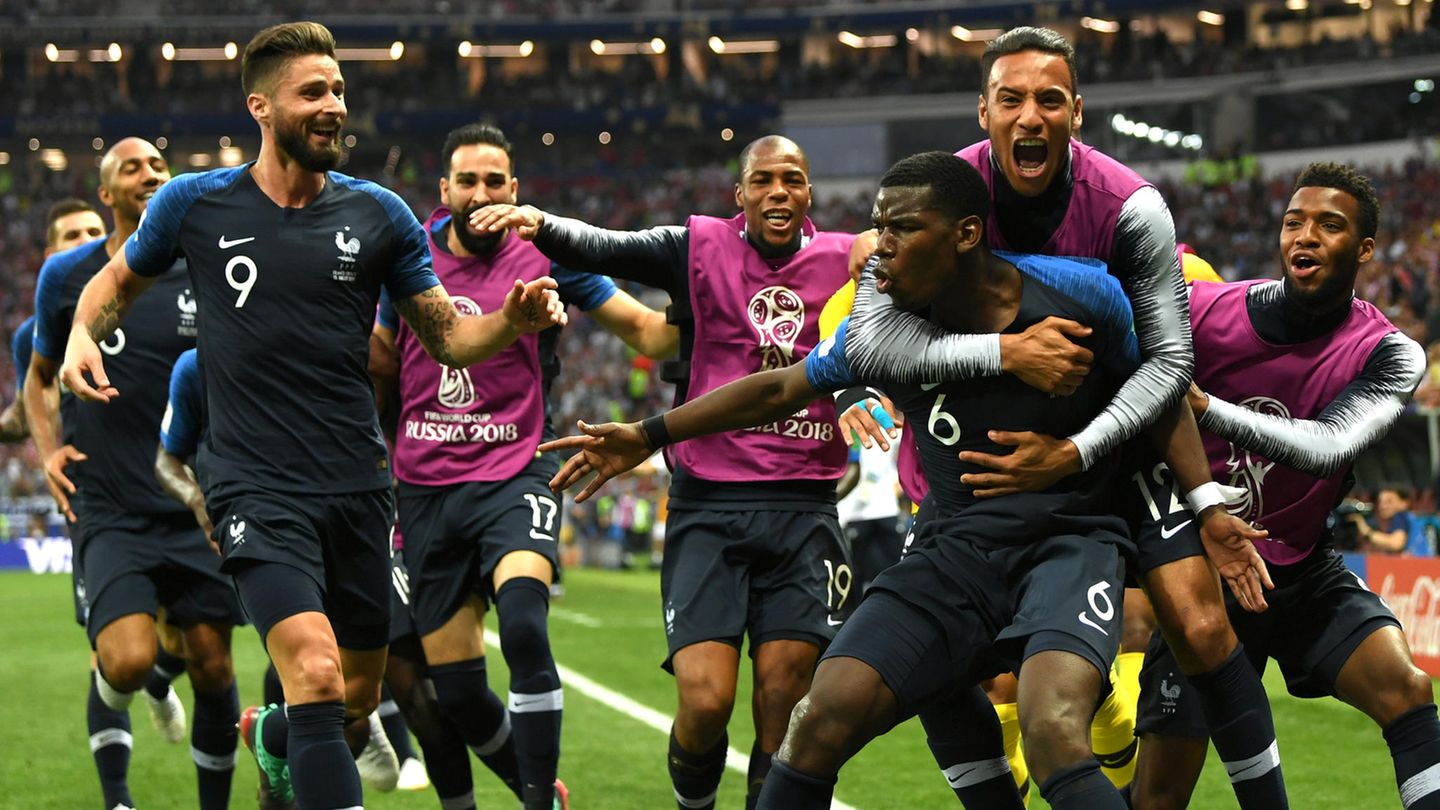 Die Spieler von Frankreich nach dem zwischenzeitlichen 3:1 durch Paul Pogba im WM Finale gegen Kroatien
