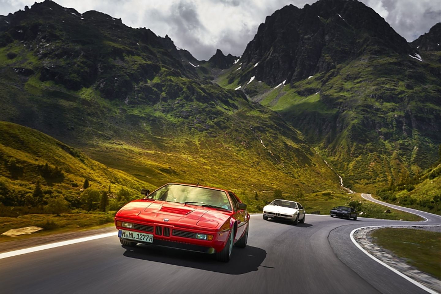 BMW M1 unterwegs in den Alpen
