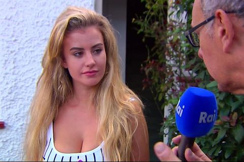 Unmittelbar nach ihrer Rückkehr im Sommer 2017 sprach Chloe Ayling mit Journalisten vor ihrem Haus. 