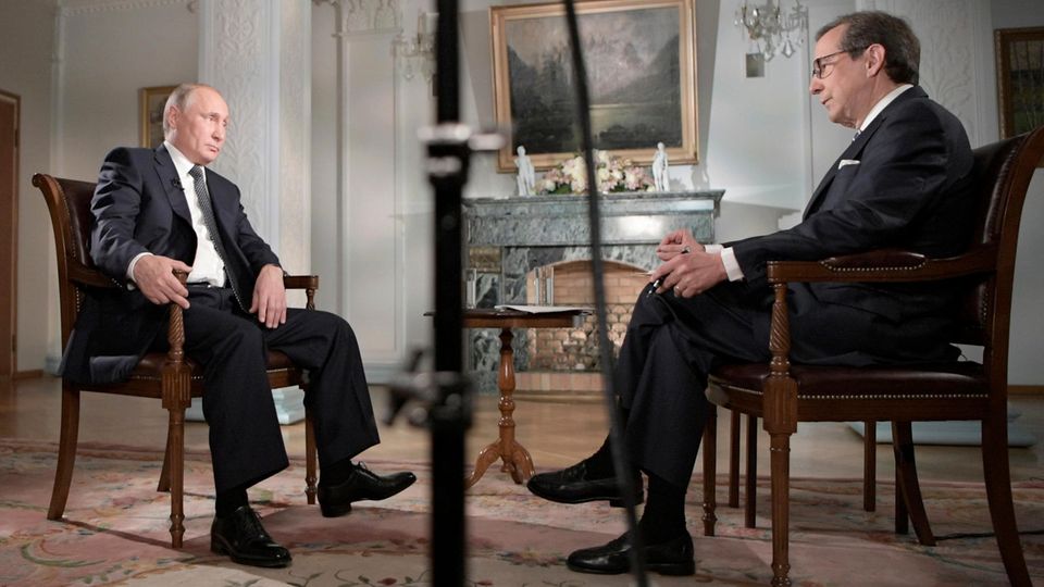 Der russische Präsident Wladimir Putin (l.) im Gespräch mit Fox-News-Moderator Chris Wallace