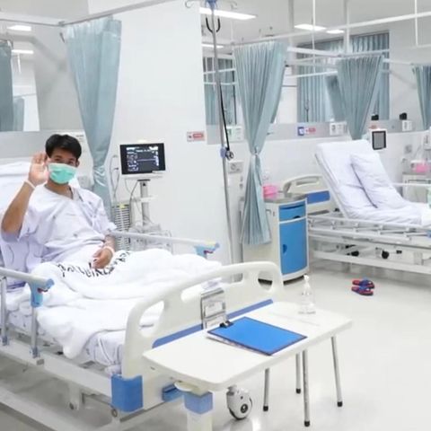 Thailand: Teammitglieder nach der Rettung