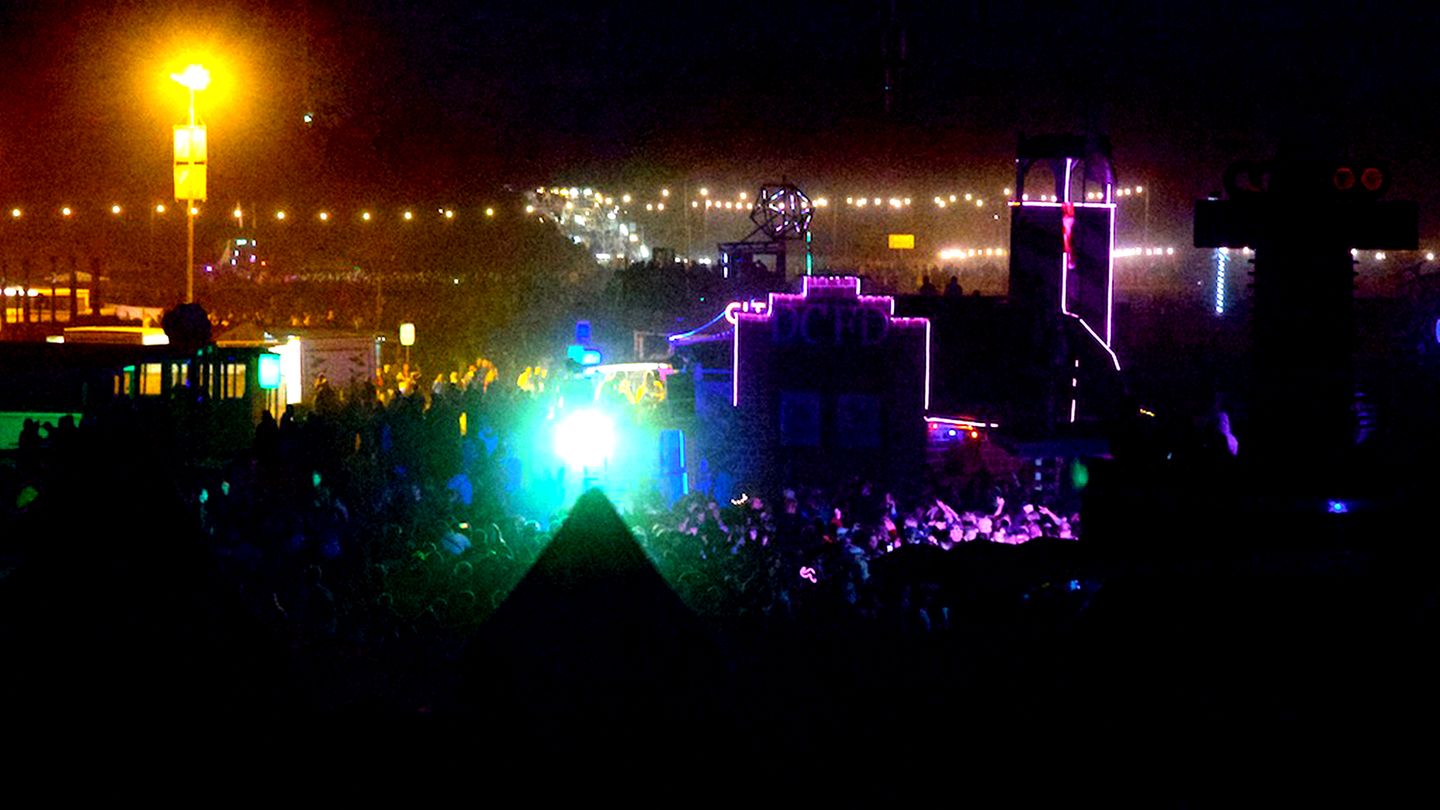 In der sogenannten Dream City können sich die Festivalbesucher bereits Wochen vor Festivalbeginn ihre Themencamps bauen   