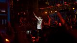 Highlight des ersten offiziellen Festivaltages war der Auftritt von Eminem. 15 Jahre lang hatten sich die Organisatoren des Roskilde-Festivals um ihn bemüht   