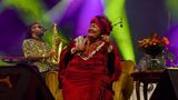 Die 79-jährige Grande Dame der Musik des Amazonas, Dona Onete, bewegt das Publikum auf allen Ebenen – physisch und emotional   