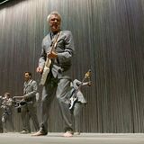David Byrne, ehemaliges Mitglied der "Talking Heads", überzeugt nicht nur mit einem außergewöhnlichen Bühnenbild sondern gleichermaßen mit seiner theatralischen und musikalisch mitreißenden Darbietung