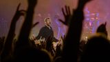 Das letzte Konzert des diesjährigen Festivals auf der Hauptbühne zelebrieren die Gorillaz. An sich ein gelungener und energiegeladener Abschluss. Bis dann bei der ersten Zugabe, dem sehnsüchtig erwarteten Song "Clint Eastwood“, der Rapper Del The Funky Homosapien bei seinem Einsatz ein Fehltritt in den Videograben passiert und er etwa 1,80 Meter in die Tiefe stürzt. Frontman Damon Albarn braucht fast eine Minute um die Situation auf der Bühne einzuschätzen. Der Rapper brach sich mehrere Rippen und verletzte sich an der Lunge   