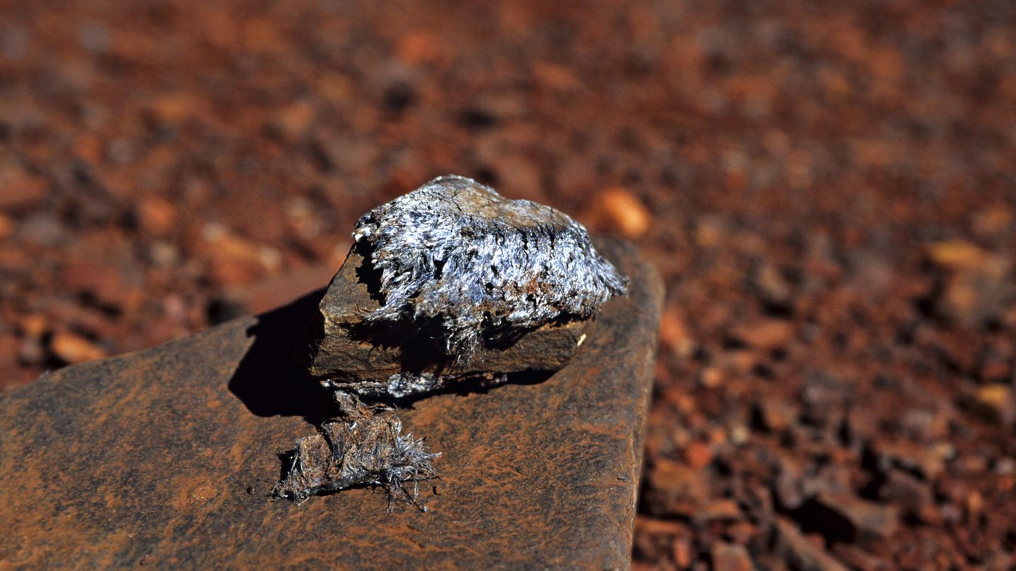 Blaues Gift: Große Teile der Stadt sind auch heute noch mit Asbeststaub und -fasern verseucht. Die australischen Behörden warnen Touristen daher eindringlich davor, Wittenoom zu besuchen.