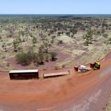 2006 wurde Wittenoom der Stadt-Status aberkannt. Der Ort verschwand von Landkarten und Straßenschildern. Heute verirren sich nur noch einzelne Trucks in die Gegend - und Touristen, die von der morbiden Atmosphäre des Ortes angezogen werden.