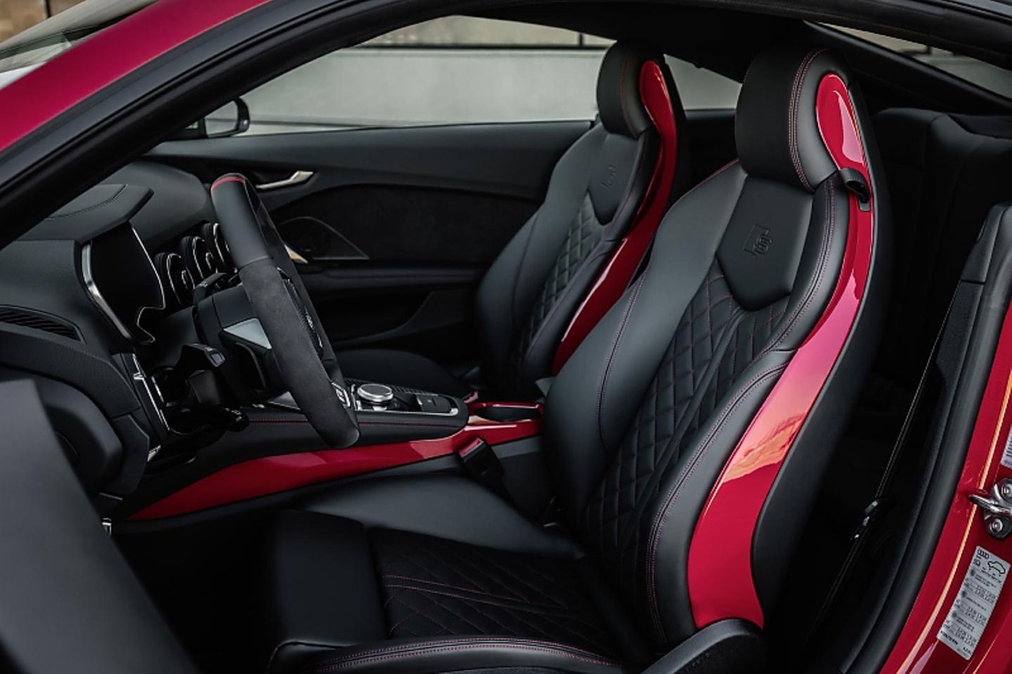 Die Sitze im Audi TTS 2018 sind erstaunlich bequem ausgefallen
