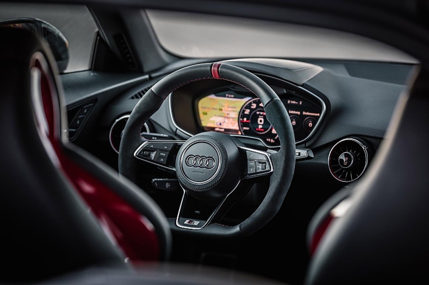 Den Audi TTS 2018 gibt es nun serienmäßig mit virtuellem Cockpit