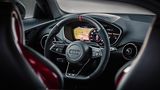 Den Audi TTS 2018 gibt es nun serienmäßig mit virtuellem Cockpit
