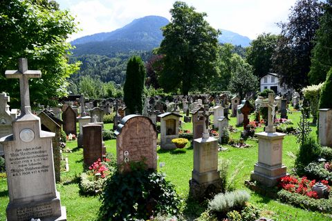 Der Alte Friedhof in Berchtesgaden. Einheimische konnten sich seit Ende April für rund 200 Gräber auf diesem Areal bewerben. Wer die Grabstätten bekam, entschied nun das Los