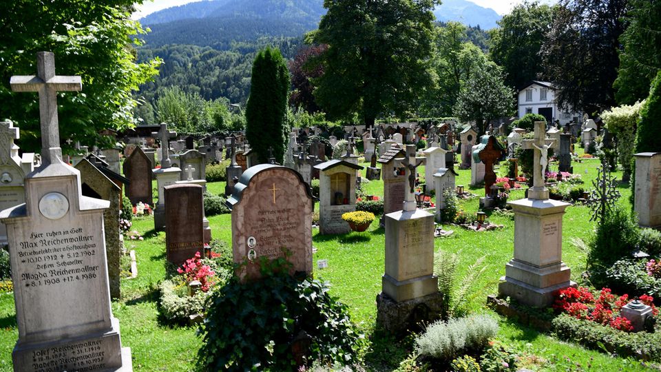 Der Alte Friedhof in Berchtesgaden. Einheimische konnten sich seit Ende April für rund 200 Gräber auf diesem Areal bewerben. Wer die Grabstätten bekam, entschied nun das Los