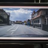 Ein Fußgänger wird entdeckt. Der Pfeil zeigt die Bewegungsrichtung des Menschen