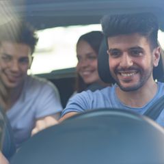 Eine Autofahrt, die ist lustig, eine Autofahrt, die ist schön: Mit Mitfahrgelegenheit kann man ziemlich abenteuerliche Geschichten erleben. 