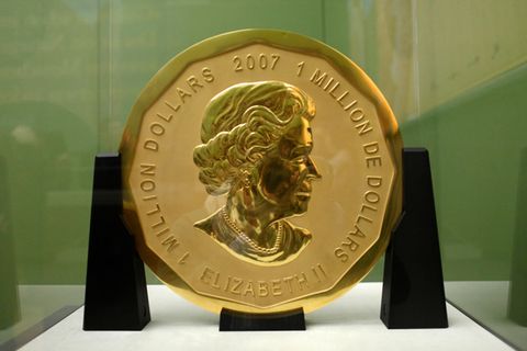 Die 100 Kilogramm schwere Riesenmünze "Big Maple Leaf" im Bode-Museum in Berlin vor dem Einbruch.
