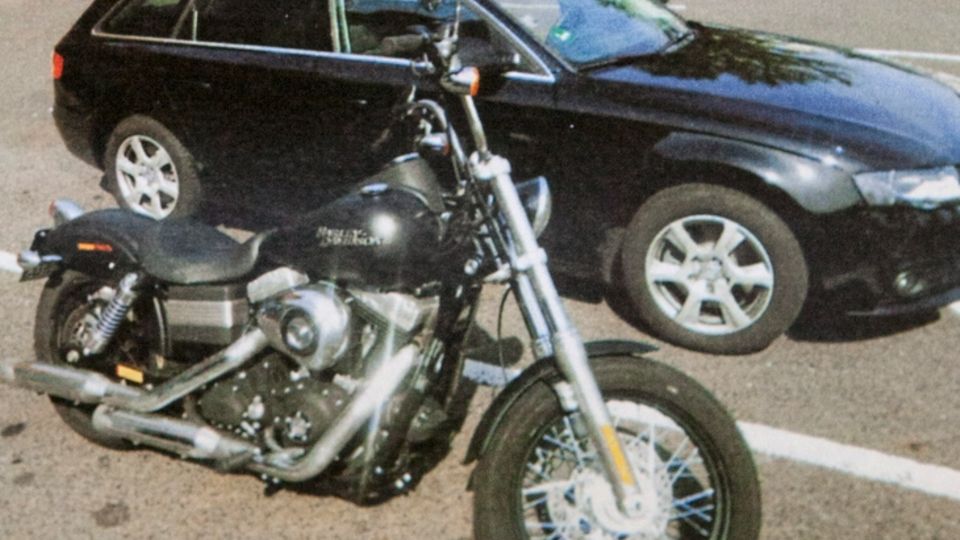 Polizeiskandal: LKA-Beamte kauften ihrem V-Mann eine Harley-Davidson LKA-Beamte kauften ihrem V-Mann eine Harley-Davidson