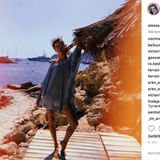 Hippie voraus: Supermodel Alessandria Ambrosio im luftigen Strandlook auf Ibiza.