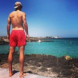 Auch Nationaltorhüter Manuel Neuer hat es mit seiner Frau Nina nach Ibiza verschlagen.