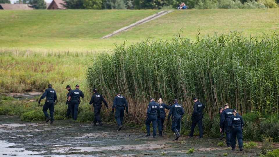 Familie Schulze Suchaktion der Polizei Ermittler suchen nach der Familie Schulze im August 2015