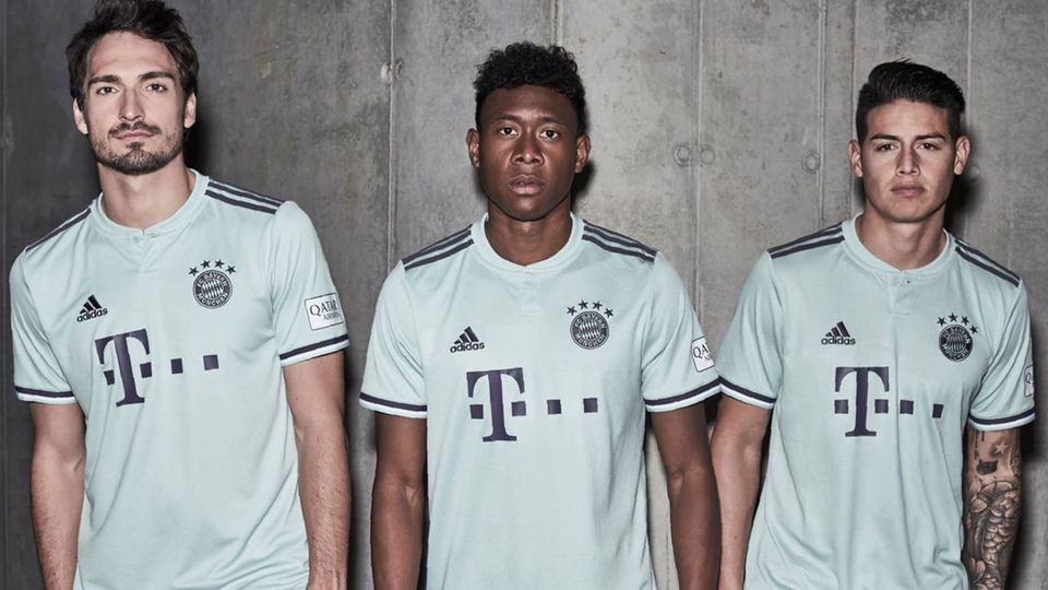 Fans spotten über mintgrünes Bayern-Trikot Fans spotten über mintgrünes Bayern-Trikot