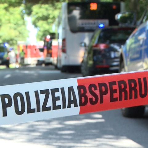 Bei der Gewalttat in dem Lübecker Bus sind mehrere Menschen verletzt worden