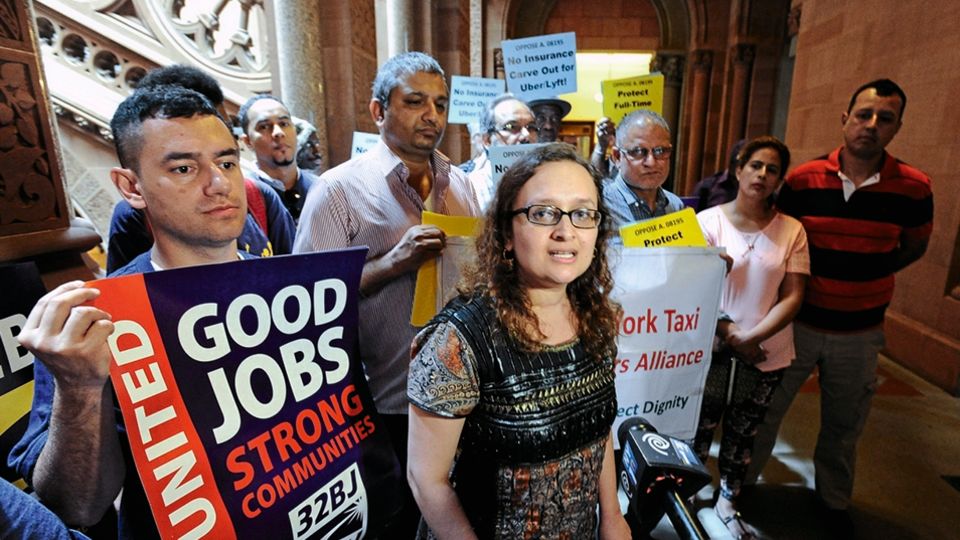 Suizid in New York: Bhairavi Desai, die Chefin der New Yorker Taxigewerkschaft, sagt, dass die Tode ihrer Kollegen keine Einzelschicksale seien Bhairavi Desai, die Chefin der New Yorker Taxigewerkschaft, sagt, dass die Tode ihrer Kollegen keine Einzelschicksale seien